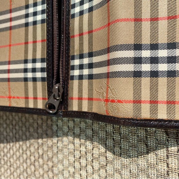 Burberry Vintage Clutch Bag - Picture 15 of 15